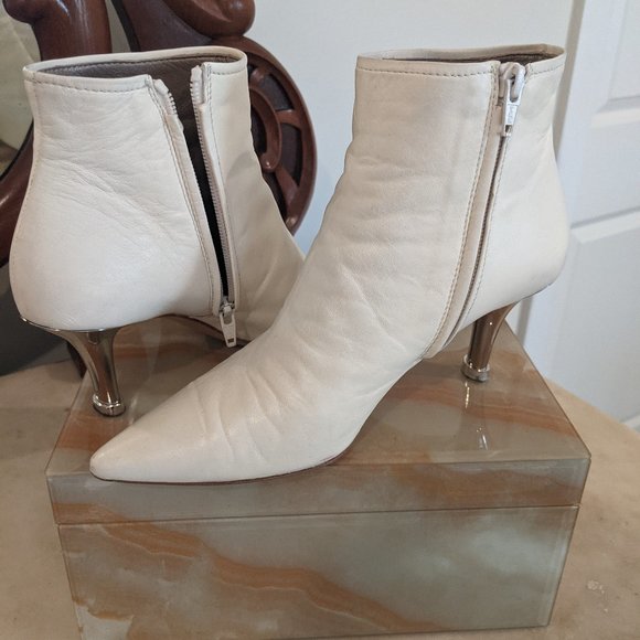 AGL Bootie Off-White Calf Leather with Metallic Kitten Heel - Picture 9 of 11
